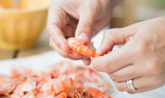 Hãy ăn tôm với lượng vừa phải và kết hợp với thực phẩm khác để cân bằng dinh dưỡng